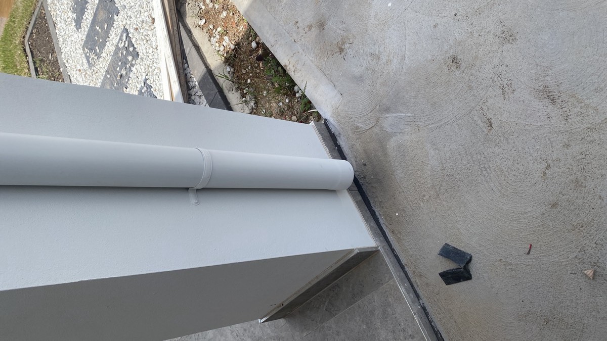 Downpipe left unconnected, Austral