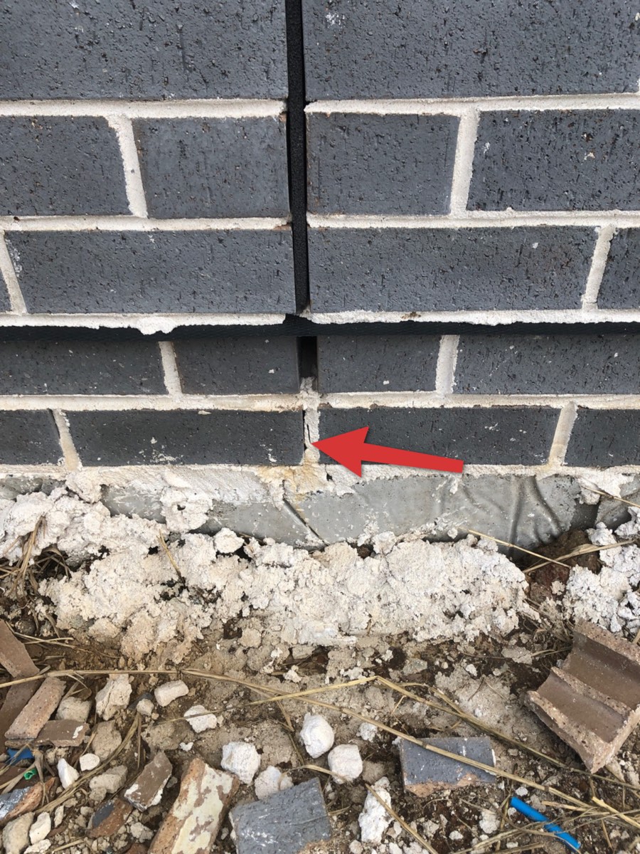 Expansion joint not continuous, recorded during a lock-up inspection in Austral