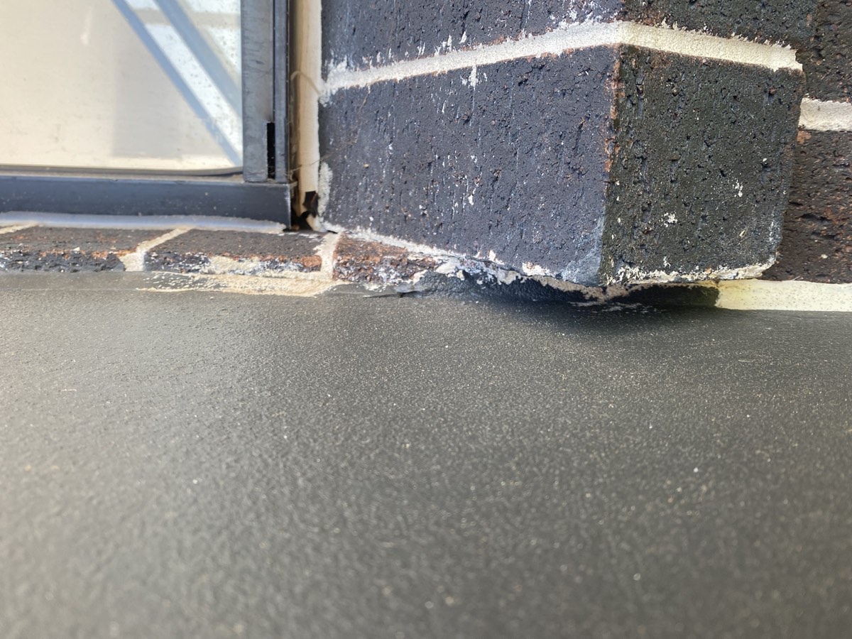 Control joint not continuous, recorded during a handover inspection in Austral